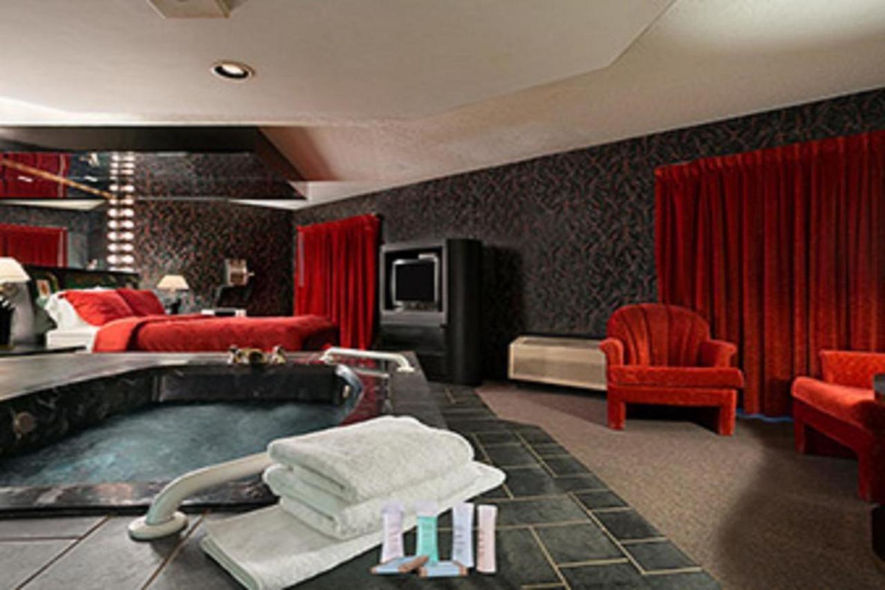Travelodge Inn & Suites By Wyndham Muscatine Extérieur photo