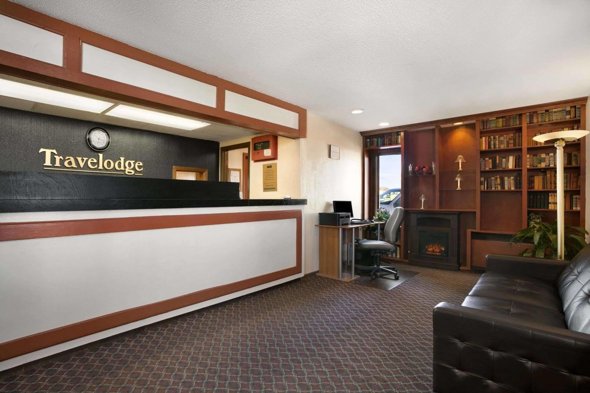 Travelodge Inn & Suites By Wyndham Muscatine Extérieur photo