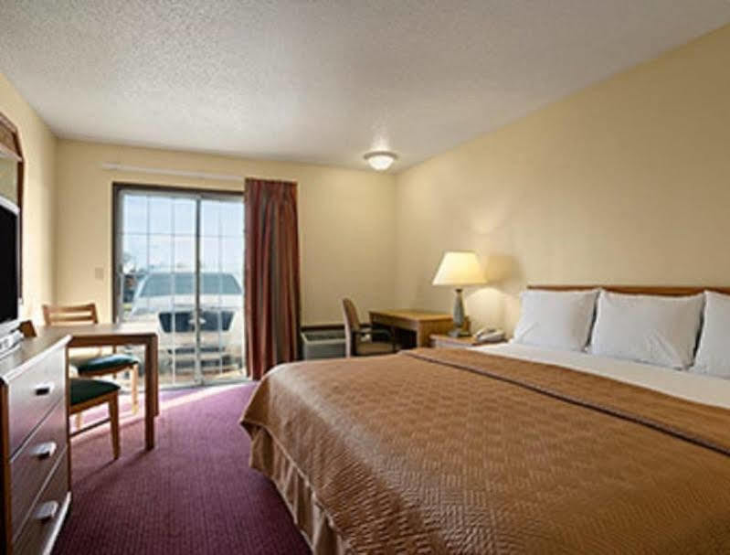 Travelodge Inn & Suites By Wyndham Muscatine Extérieur photo
